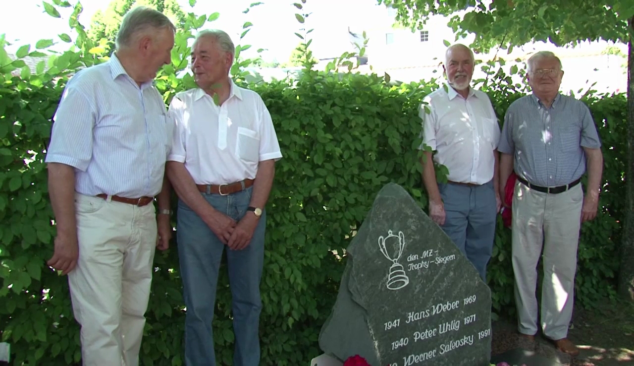Gedenkstein für verstorbene Endurofahrer in Zschopau errichtet
