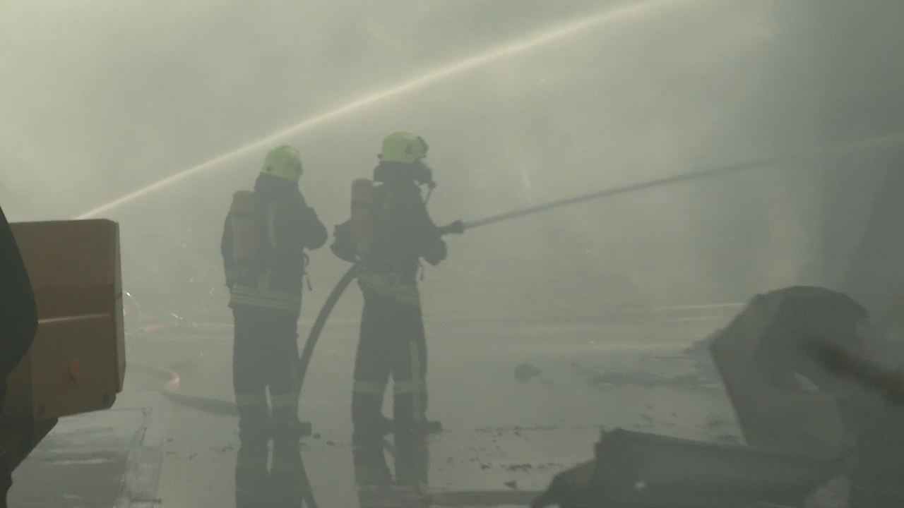 MEgional heute mit dem Brand einer Deponie-Halle in Grießbach
