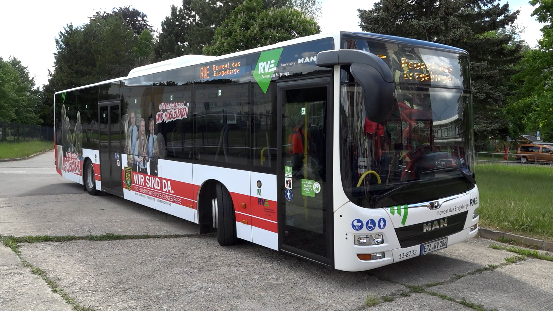 MEgional am 30. Mai 2022 - mit dem neuen Feuerwehrbus für das Erzgebirge
